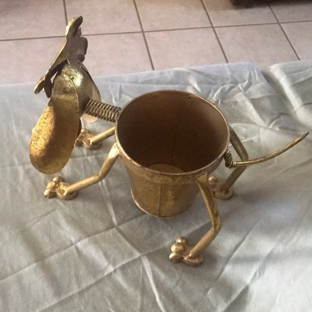unknown gold metal